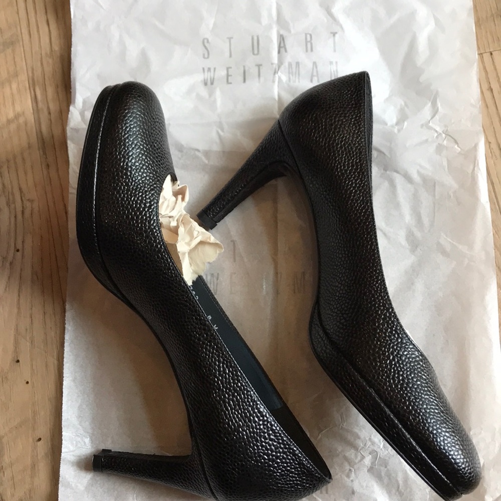 Classic Stuart Weitzman pumps. So beautiful